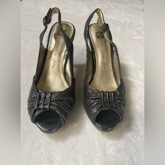 Anne Klein iFlex Silver Womens Size 6.5 Peep Toe Sandals with 4 Inch Heel - Picture 3 of 10